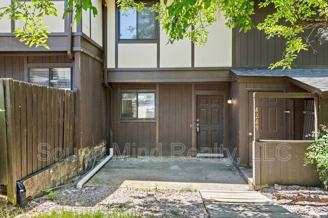 Photo - 4249 Lake Ridge Dr
