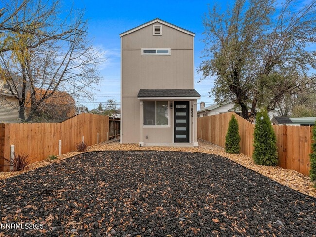 Building Photo - 1844 H St