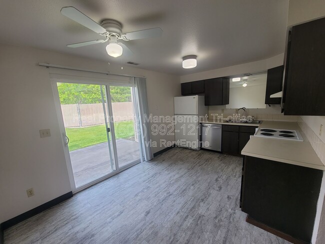 Photo - 140 Van Giesen St