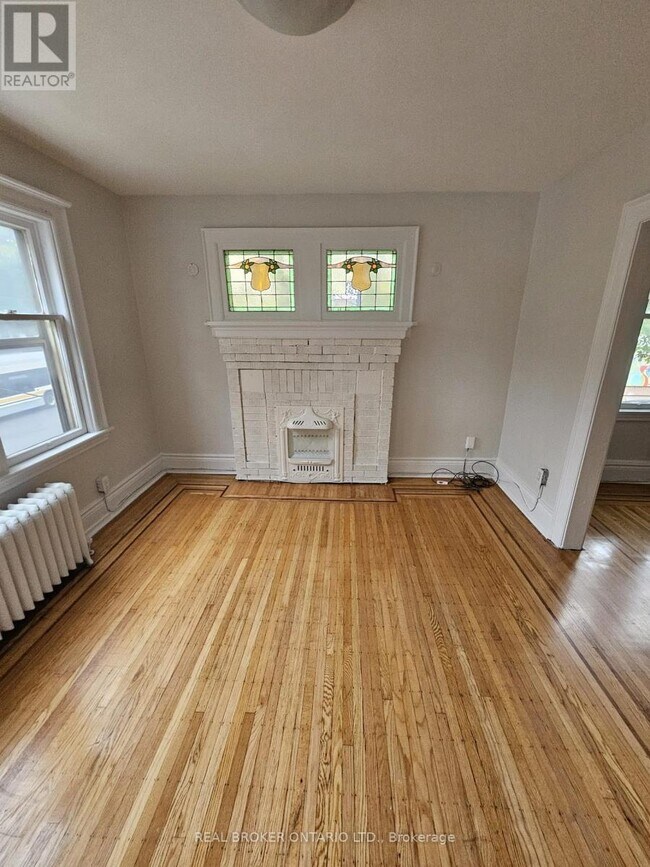 Photo - 983 Main St E Unité 3