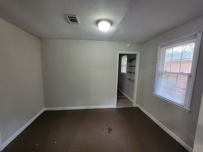 2111 Dyer St