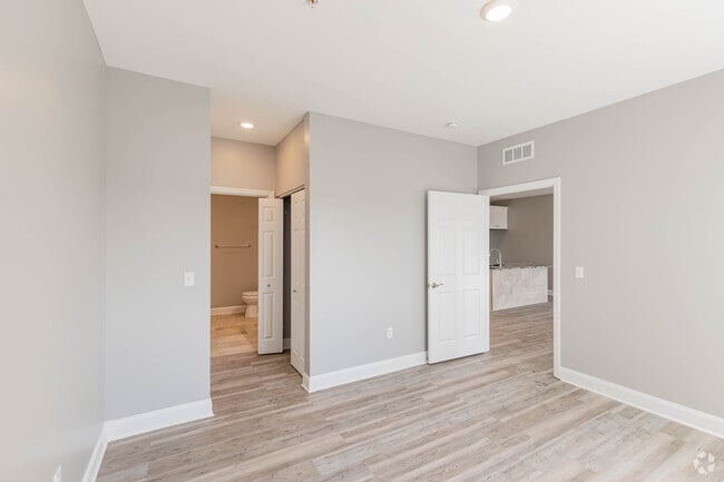 1BR, 1BA - 850SF