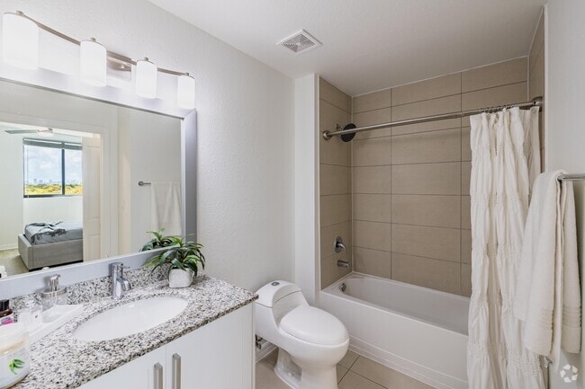 1BR, 1BA - 710SF - Bathroom