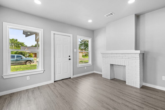 Photo - 1810 Windsor Ave