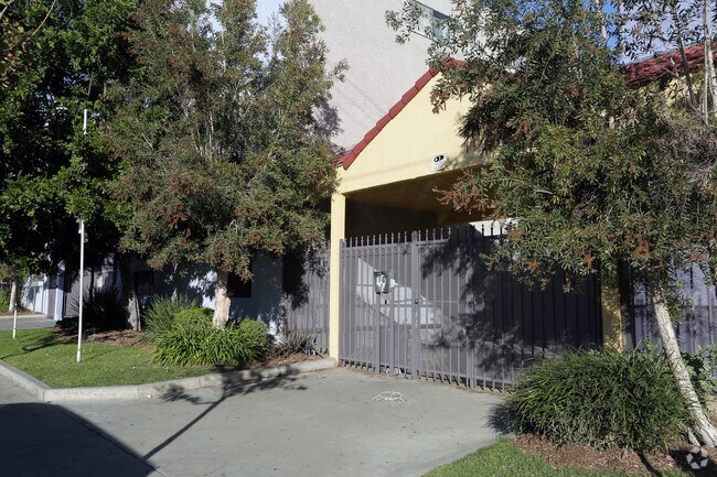 Photo - Palm House Apartments