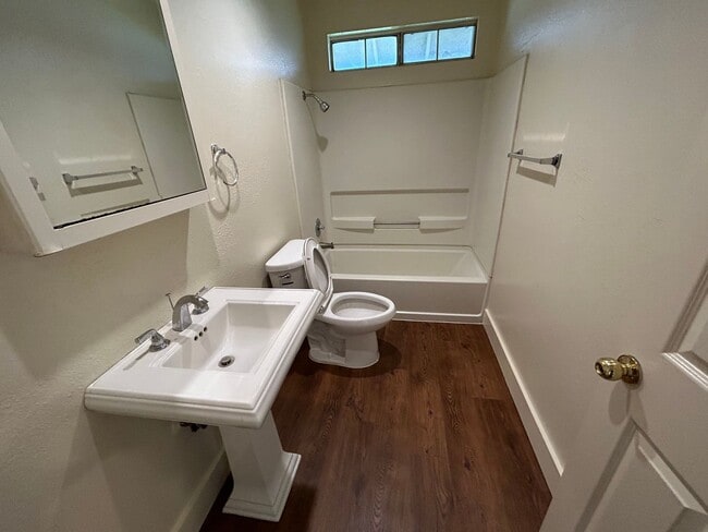 Photo - 829 E Bush St