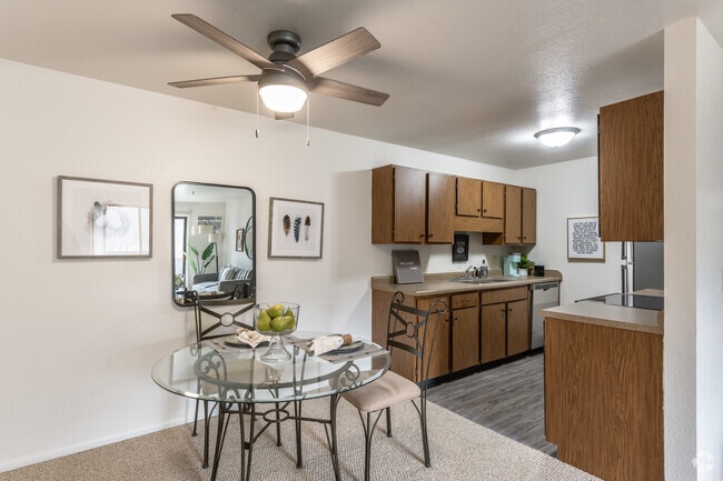 2 BR, 1 BA, 835 SF