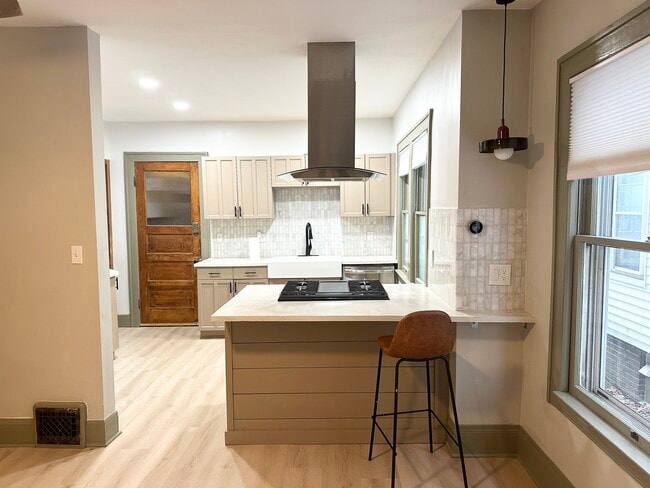 Building Photo - 9205 Clifton Blvd Unit 9205 Clifton blvd