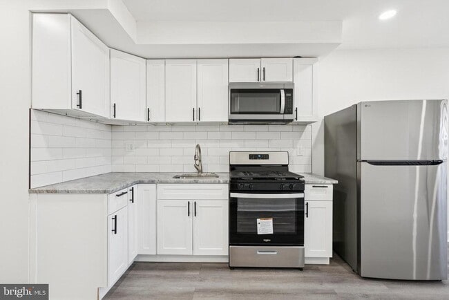 Building Photo - 746 Pine St