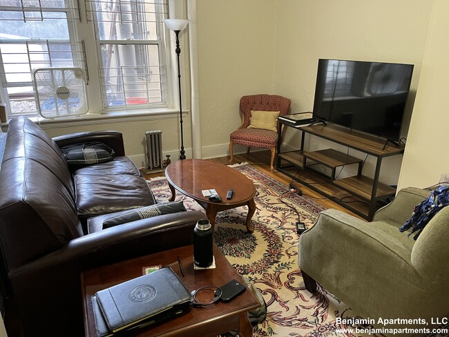 Building Photo - 1851 Commonwealth Ave Unit 4 Rental
