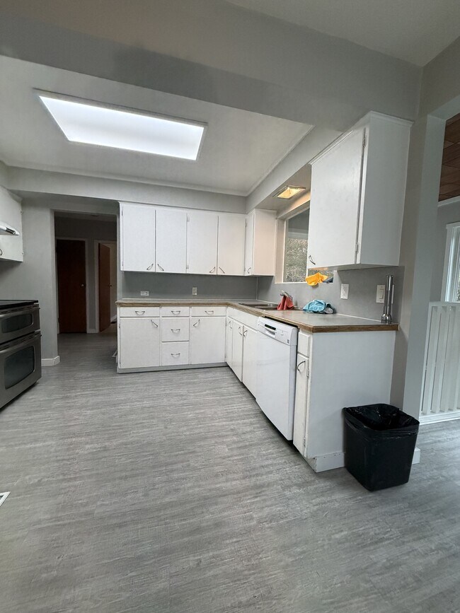 Photo - 10586-10127 127 St