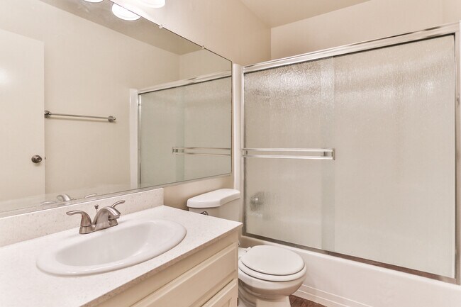 1BR, 1BA - 717SF - Longview Apartment Homes