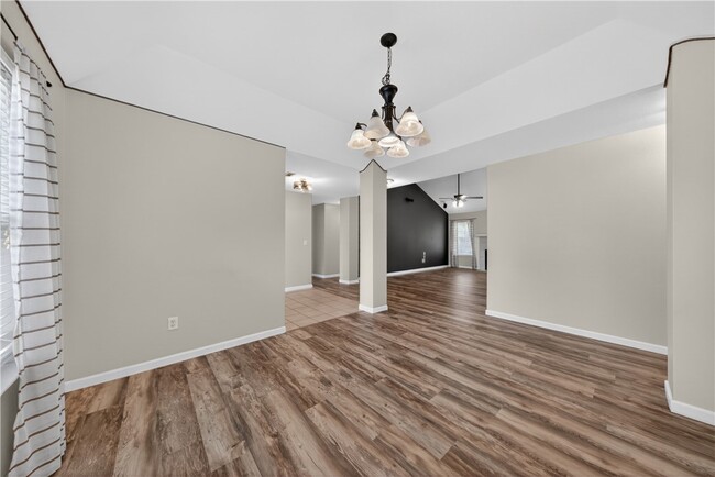 Photo - 903 Tyra Ln