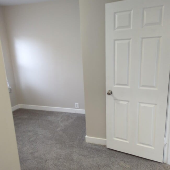 Photo - 220 Grandview Ave