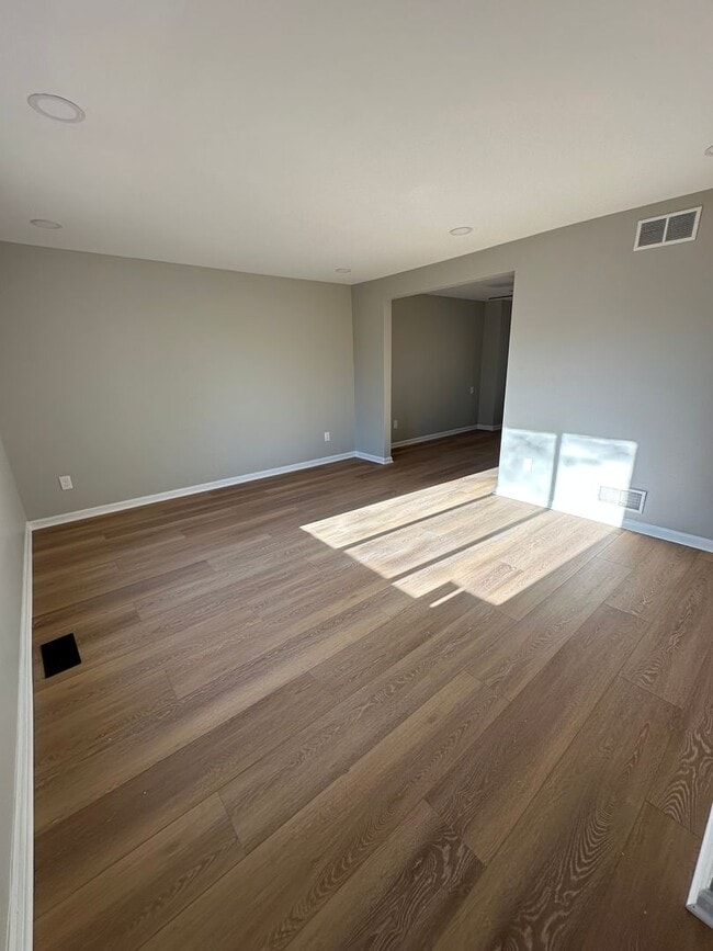 Photo - 4 bedroom 2.5 bath single family in Burlin...