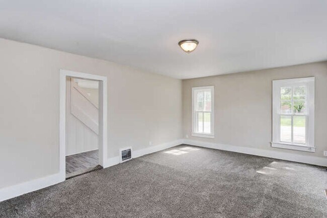 Photo - Spacious 3 Bed/2 Bath Home for Rent in Newton! Coming Available in mid-July!