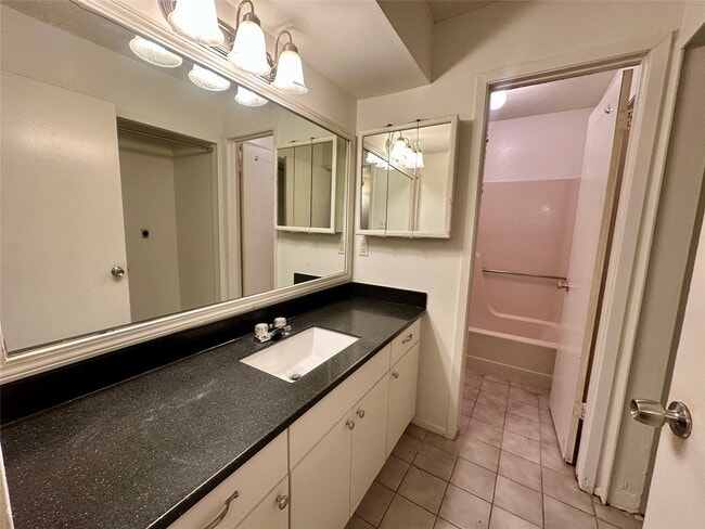 Building Photo - 11506 Meadow Pines Ct Unit B