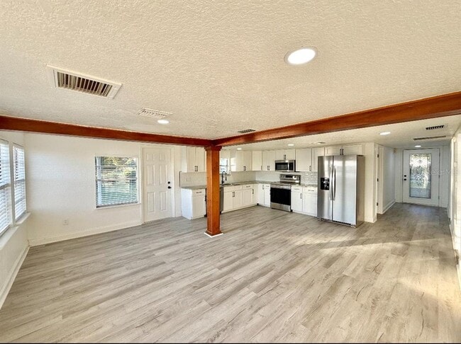 Photo - 715 E Silver Star Rd