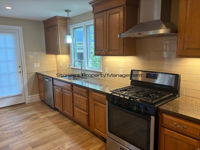 Building Photo - 27-29 Elmway Street Unit 27 Elmway Street Rental