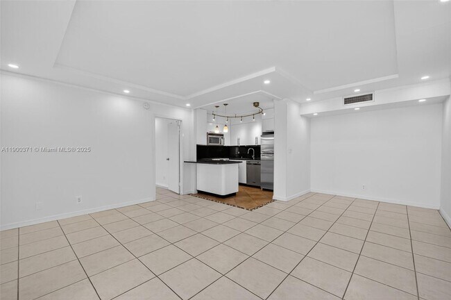 Photo - 1050 SE 15th St Unidad 307