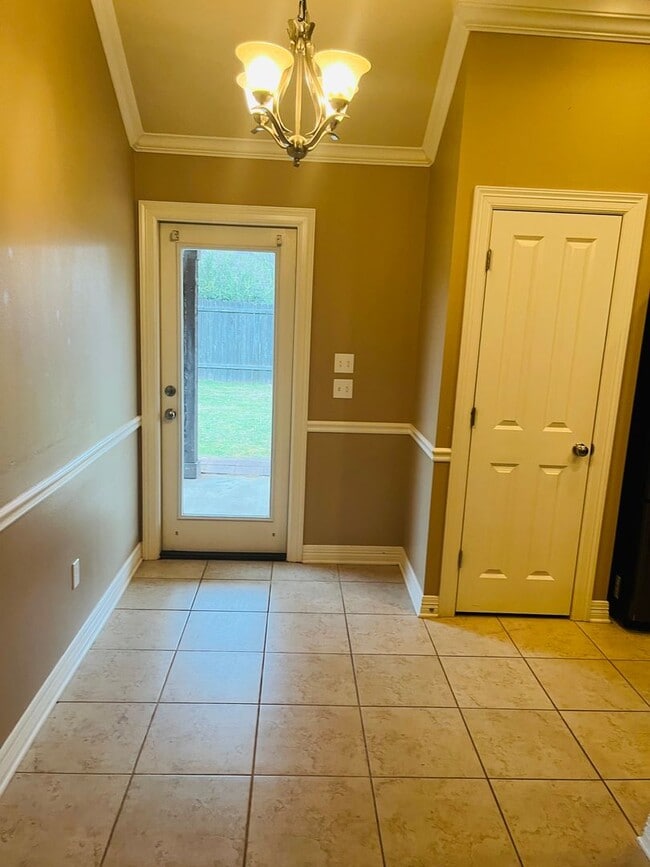 Photo - 359 Avondale Ln