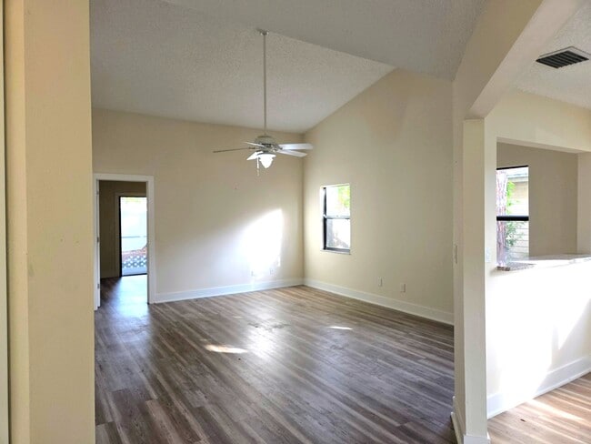 Photo - 1717 Needles Ln E