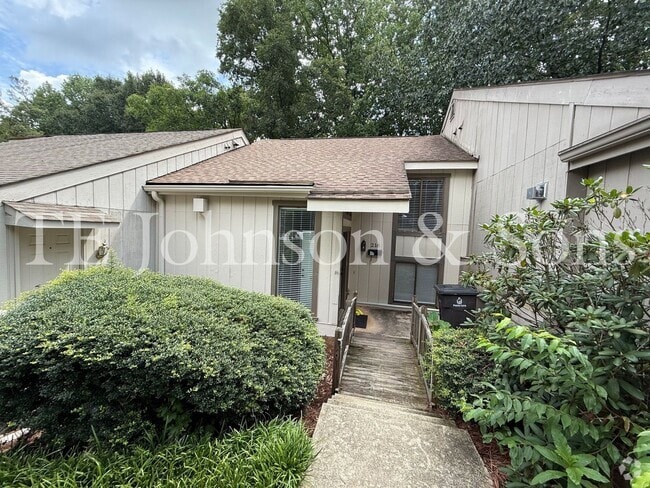 Building Photo - Cozy & Stylish 2BR Home with Fireplace, Su...