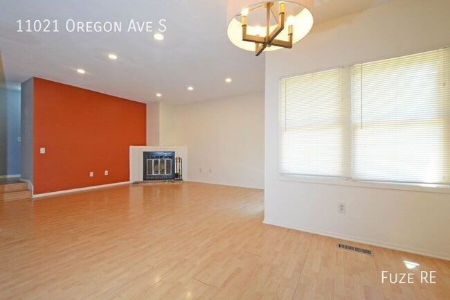Photo - 11021 Oregon Ave S