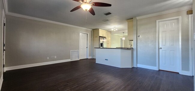 Photo - 8211 7th St N