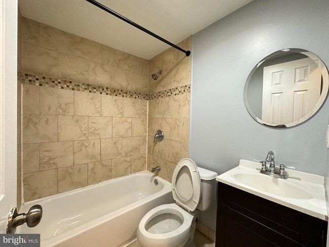 Photo - 1835 N Bouvier St