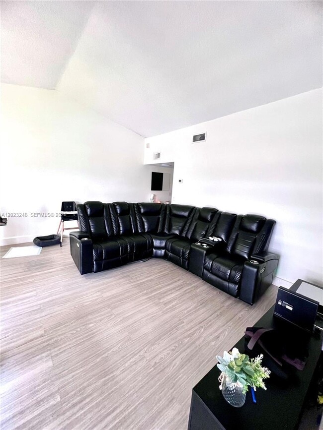 Photo - 1190 Washington Cir Unit 1190