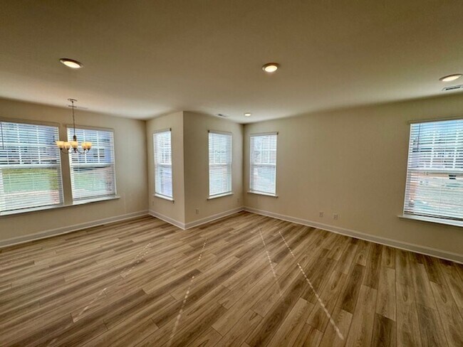 Photo - The Grove at Neill's Pointe