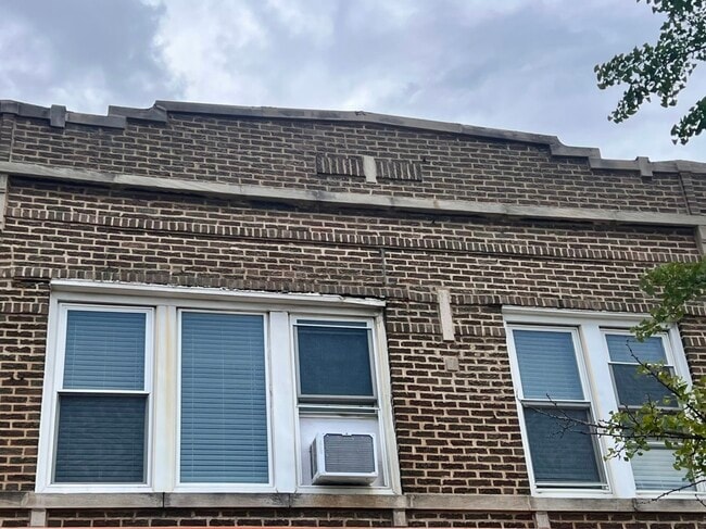 Building Photo - 6619 Cermak Rd Unit 2F Rental