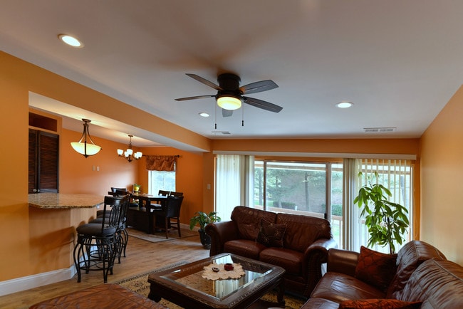 Building Photo - 18601 Walkers Choice Rd Unit 3