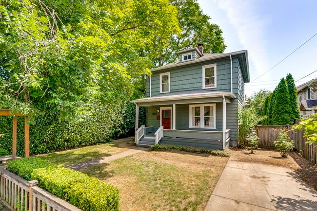 Building Photo - 8052 NE Couch St Rental
