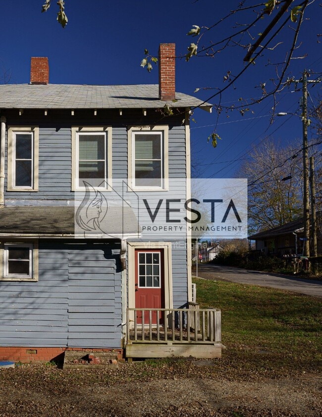 Building Photo - 2 3rd St Unit A