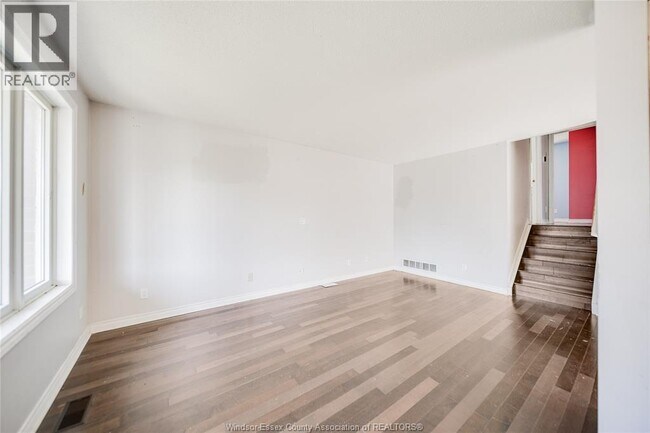 Photo - 1465 Foster Ave