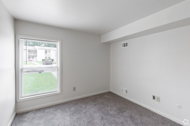 Photo - Emerald Pond Estates | 1 Bathroom Renovate... Unidad E8