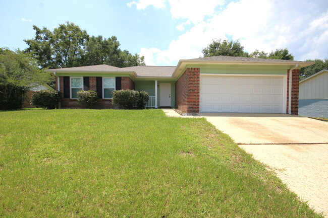 Building Photo - Completely Renovated 3BR Brick Home in Northpointe with Brand-New Kitchen, Luxury Vinyl Plank Flo...