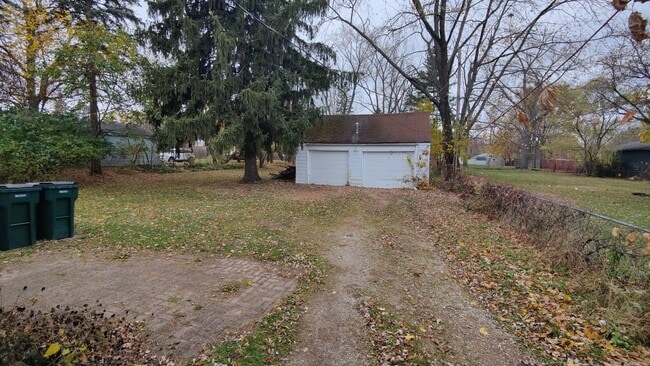 Photo - 3328 Maloney St