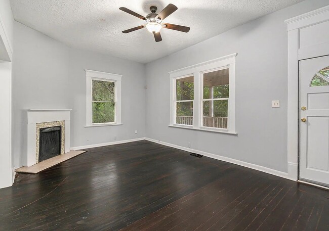 Photo - Spacious 3bd/2ba in Capitol View w/ Huge Fenced-In Backyard!