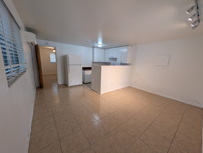 Building Photo - 1705 E Kirby St Unit A