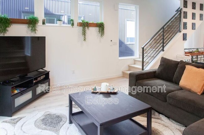 Photo - 8819 Midvale Ave N Unit D