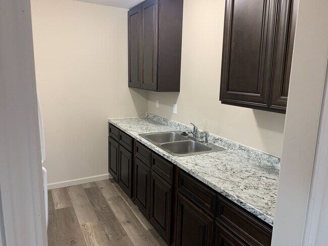 Photo - Updated 2 Bedroom 2nd Floor Apartment Unidad 2900 Lawnridge Ct Apt B