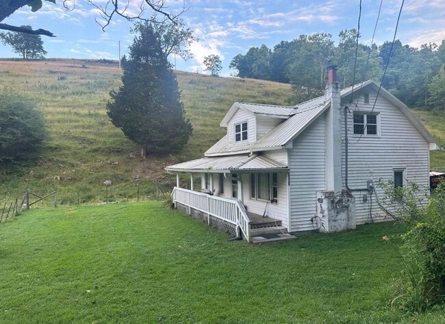 Building Photo - 2327 Sulphur Hollow Rd