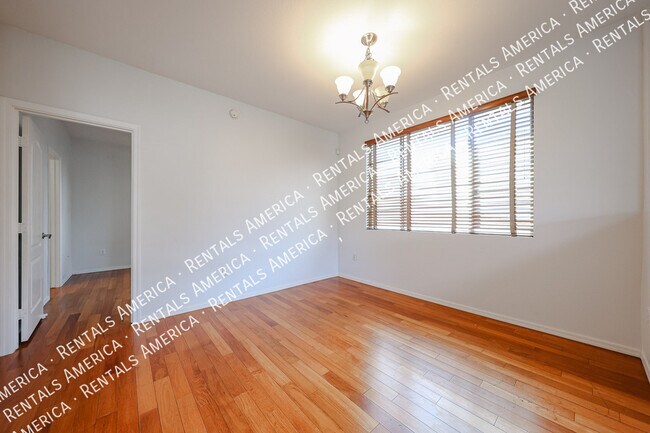 Photo - 2402 E 5th St Unidad 1515