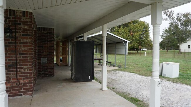 Photo - 107 N Elm Springs Rd