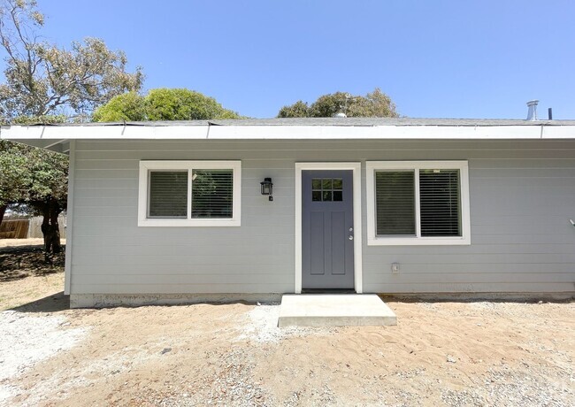 Building Photo - 225 Mortimer Ln Unit B Rental