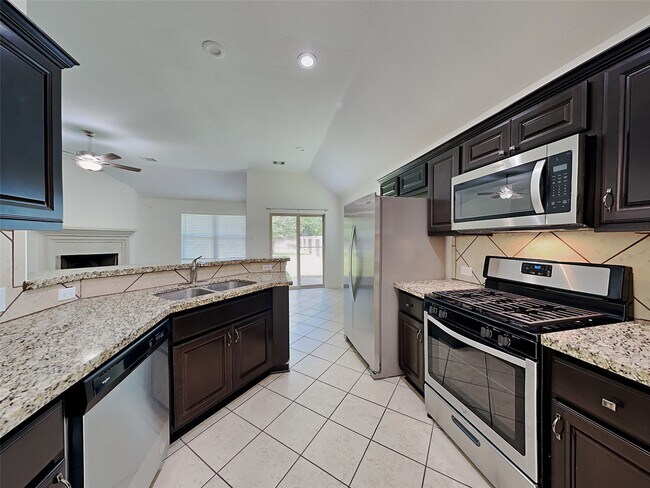 Photo - 232 Country Crossing Cir