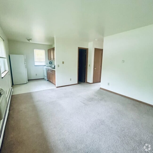 Building Photo - Available now! 2 bedroom, 1 bath apartment... Unit 3